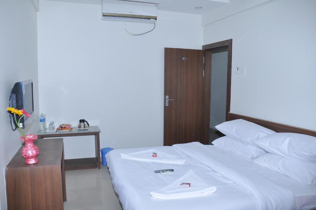 Sai Srushti Hotel Shirdi Eksteriør billede